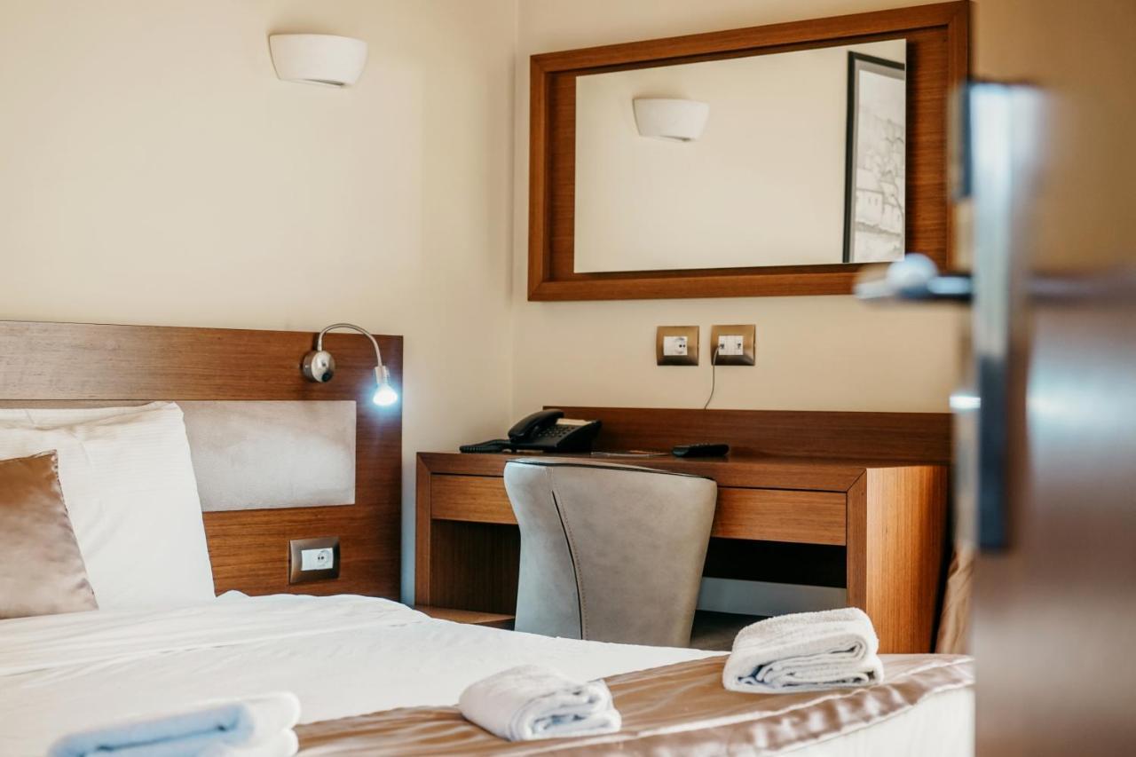 Center Hotel Gjirokaster Luaran gambar