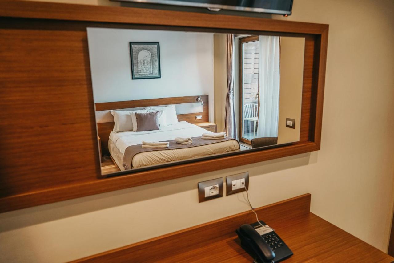 Center Hotel Gjirokaster Luaran gambar