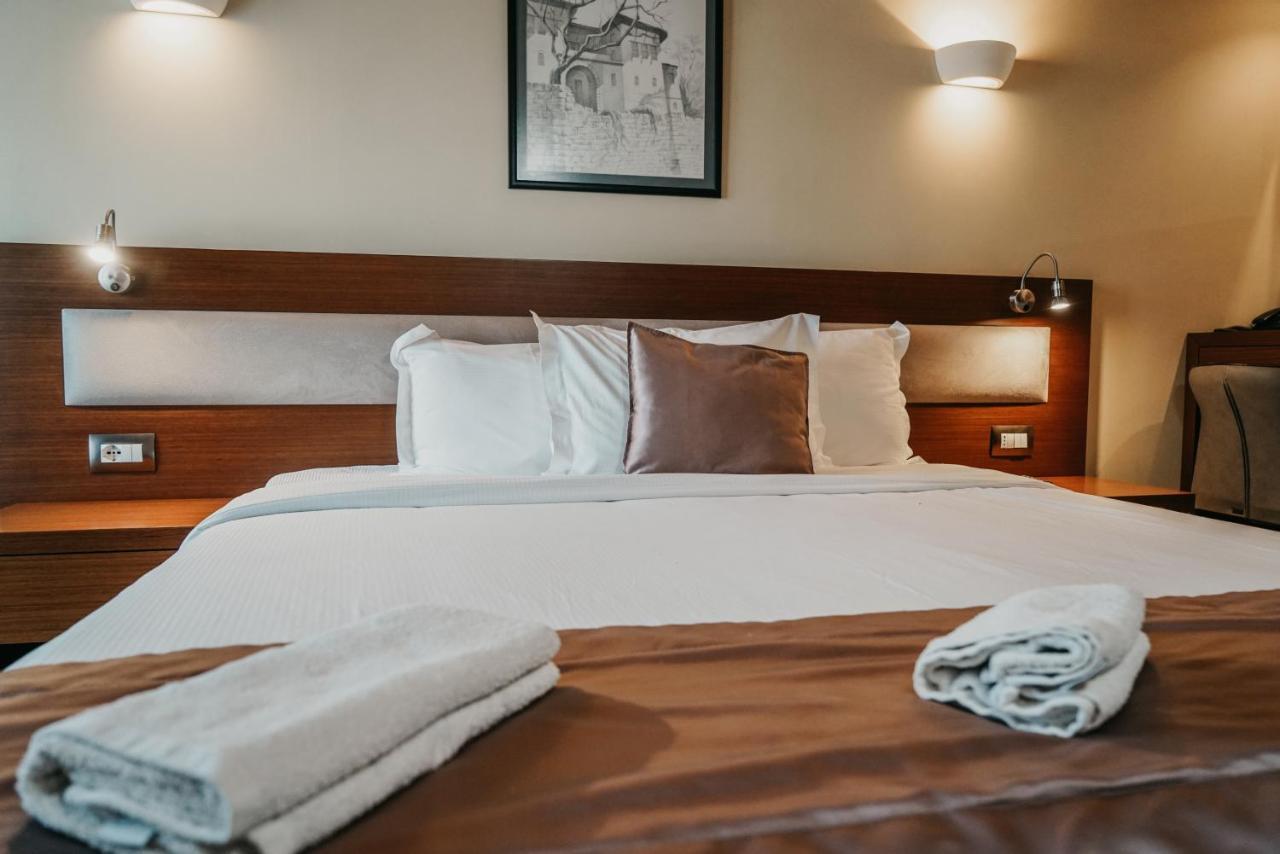 Center Hotel Gjirokaster Luaran gambar