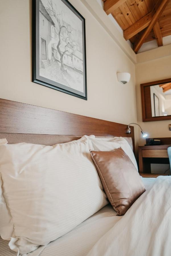 Center Hotel Gjirokaster Luaran gambar