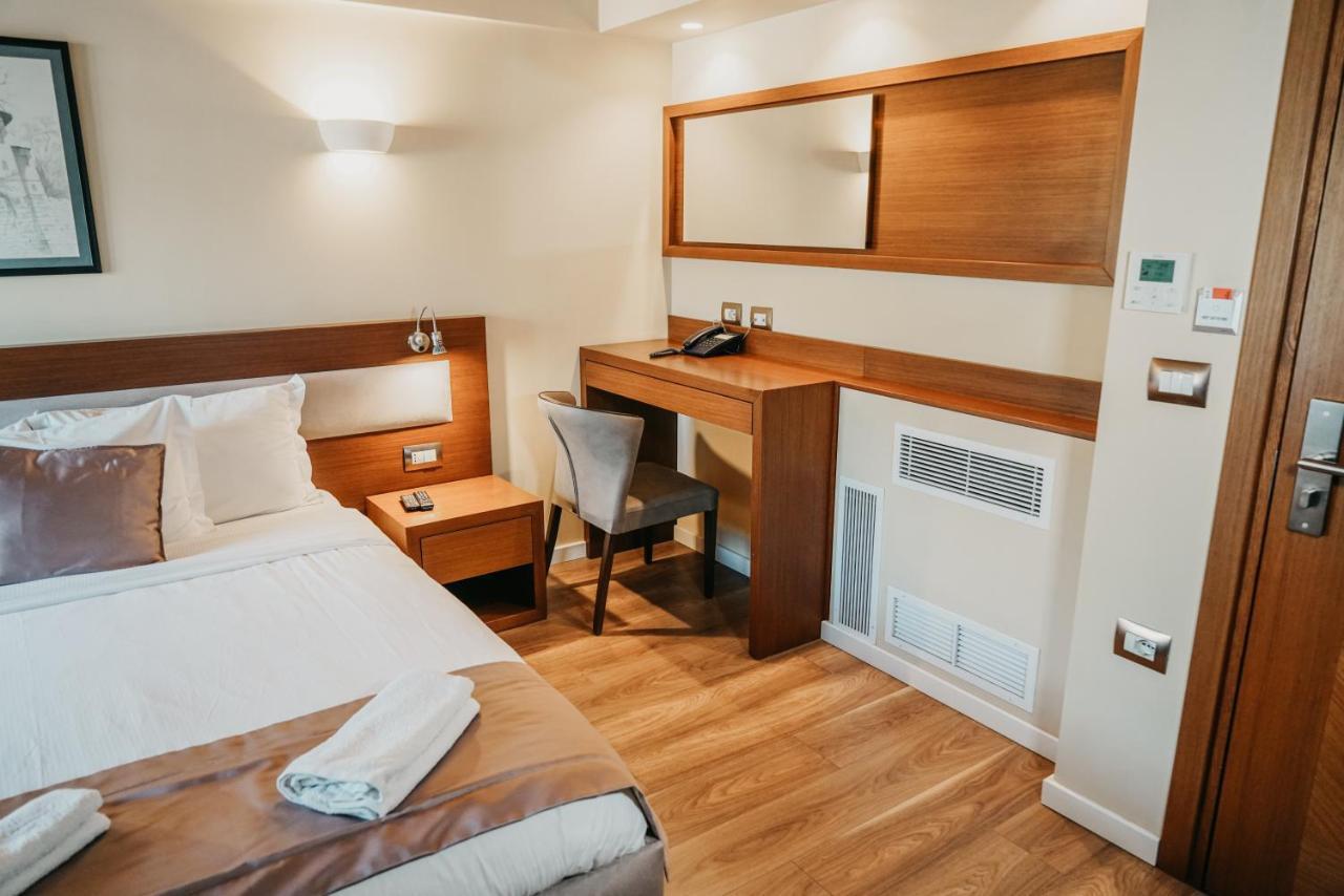 Center Hotel Gjirokaster Luaran gambar