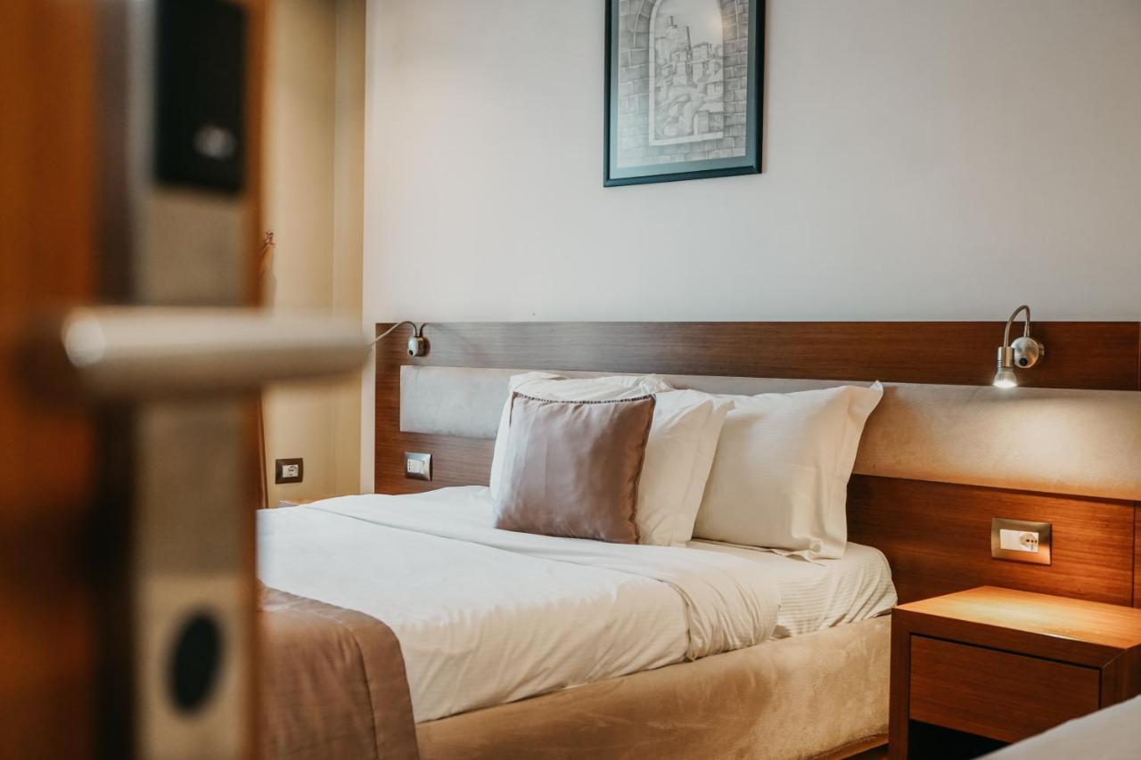Center Hotel Gjirokaster Luaran gambar