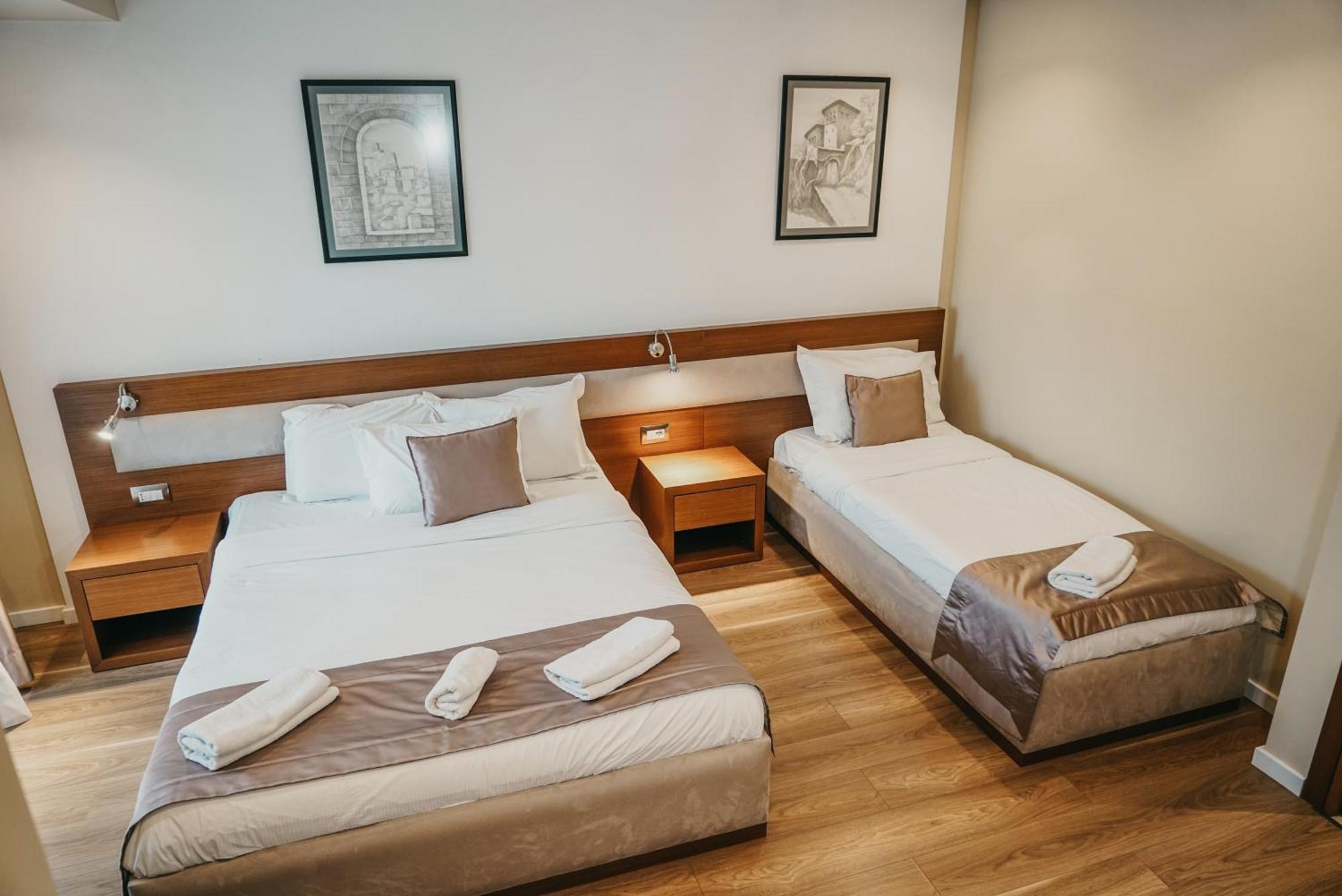 Center Hotel Gjirokaster Luaran gambar