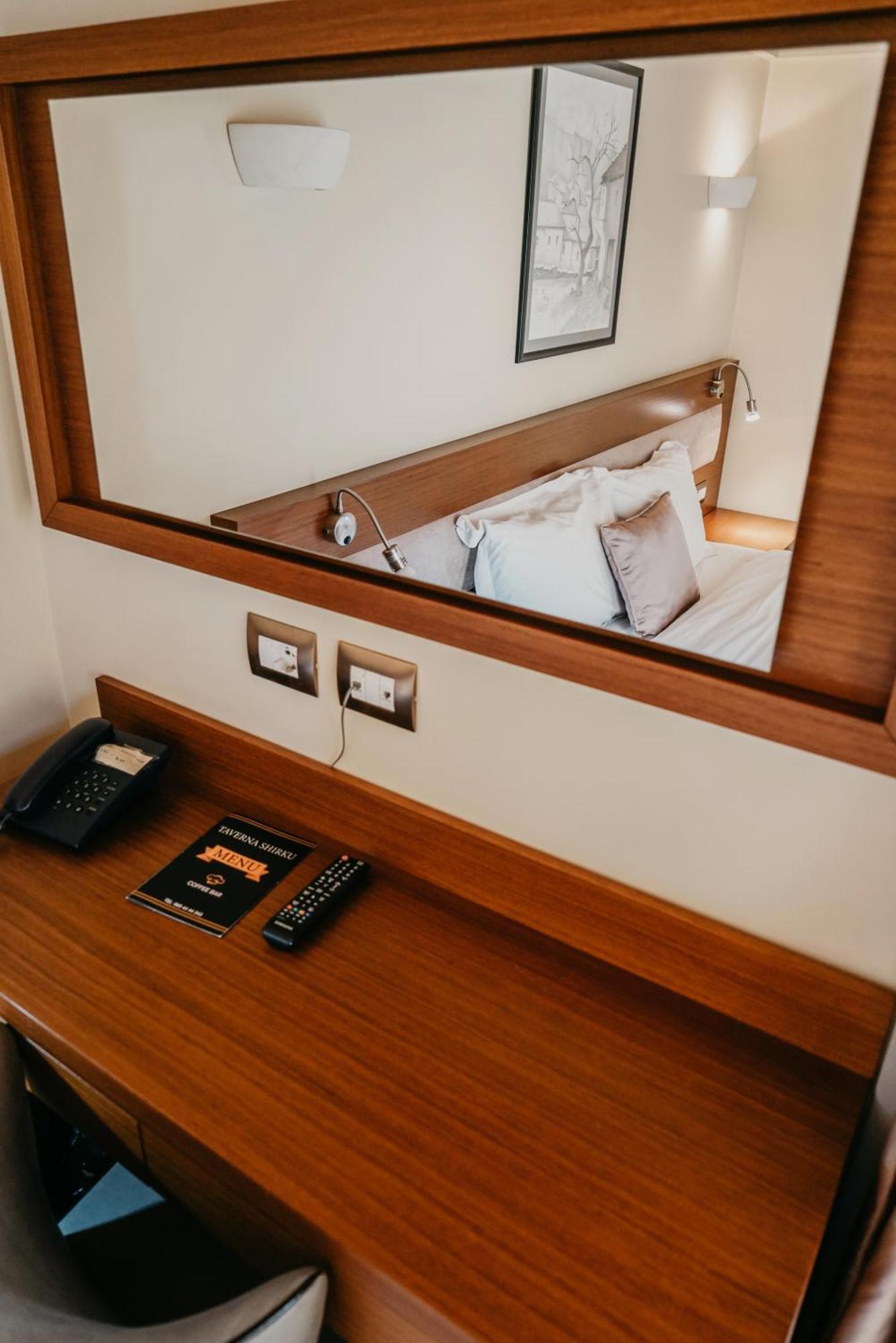 Center Hotel Gjirokaster Luaran gambar