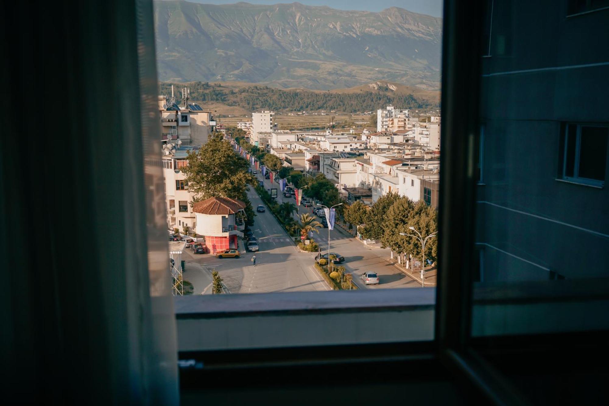 Center Hotel Gjirokaster Luaran gambar